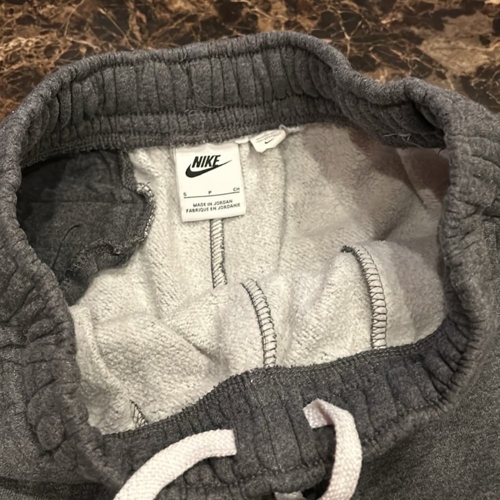 Nike shorts size S - Picture 2 of 3